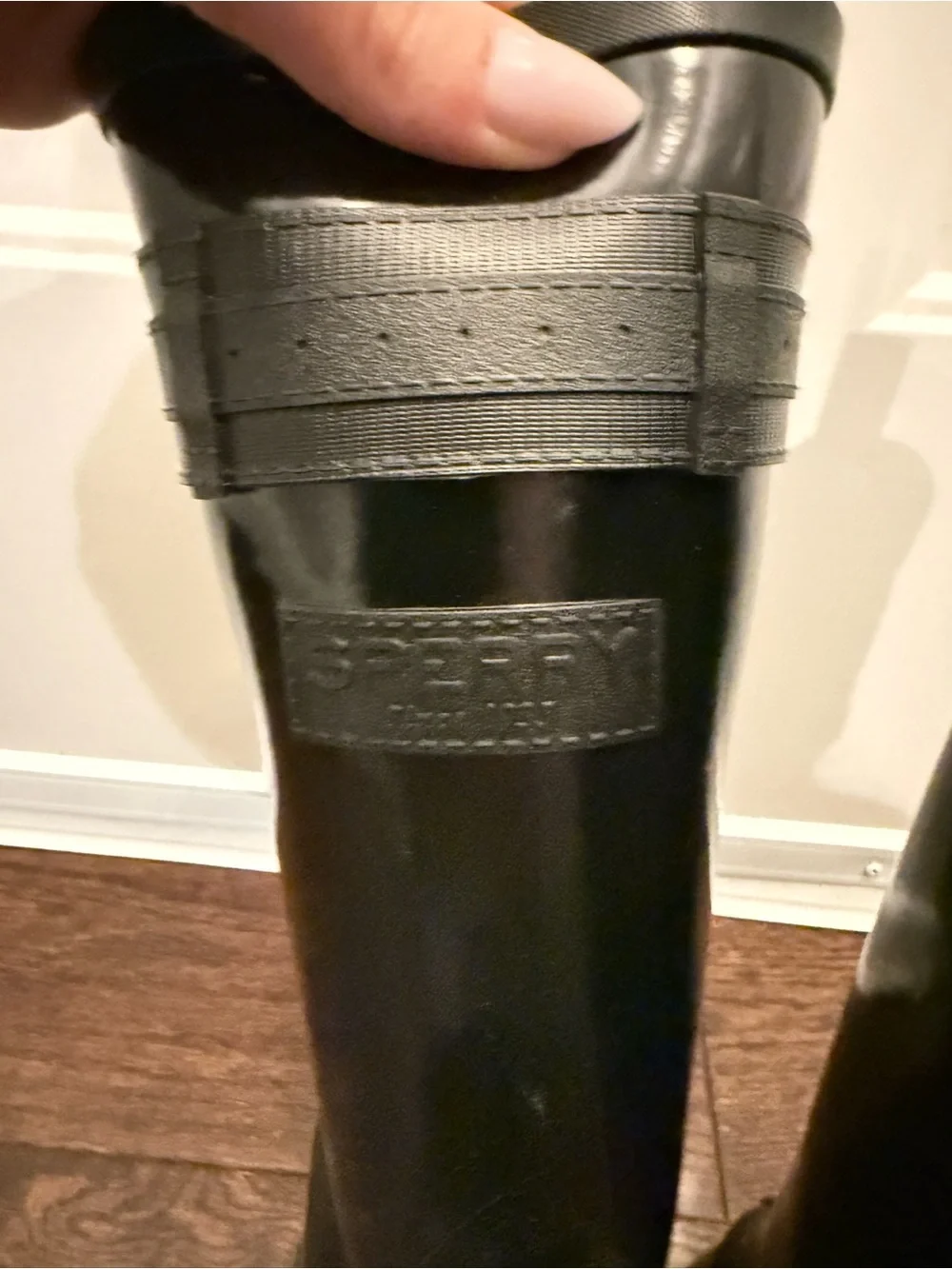 Sperry size black